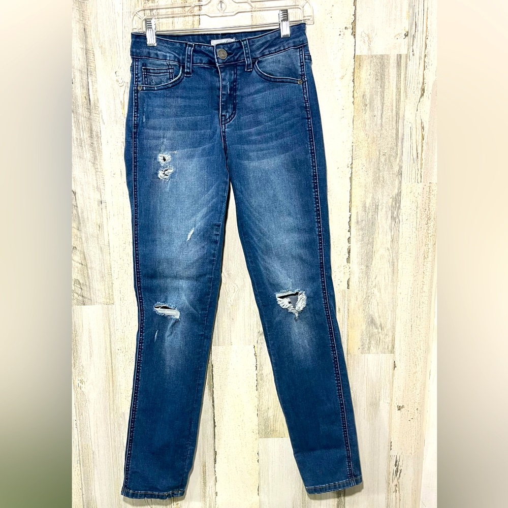 Judy Blue Denim Arts Co Relaxed Fit Soft Denim Distressed Jeans Size 5/27